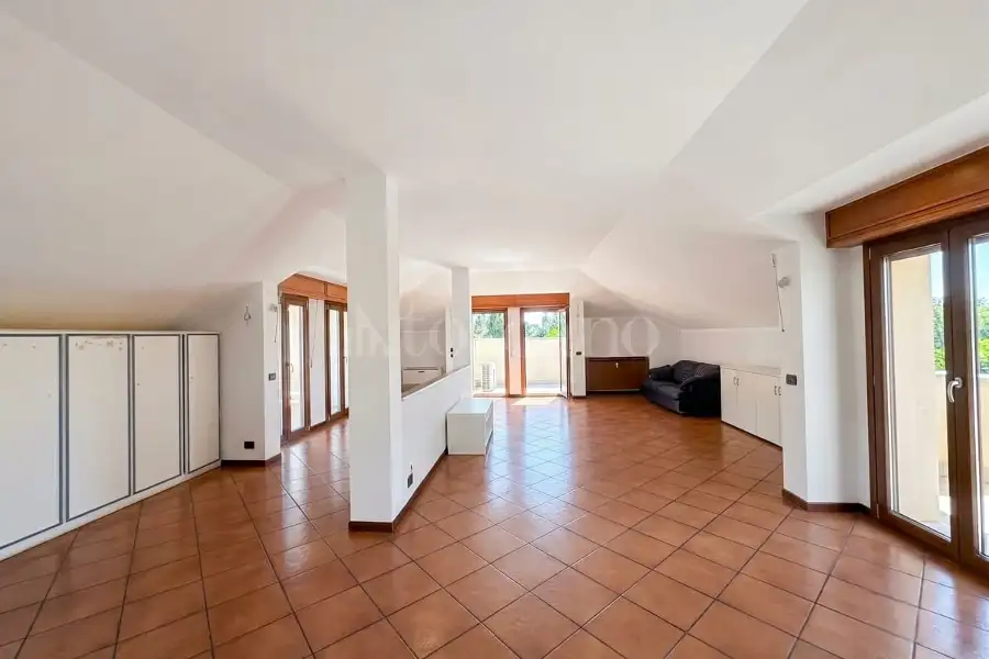 Attico in vendita di 314 mq a €490.000 (rif. 69/2026)