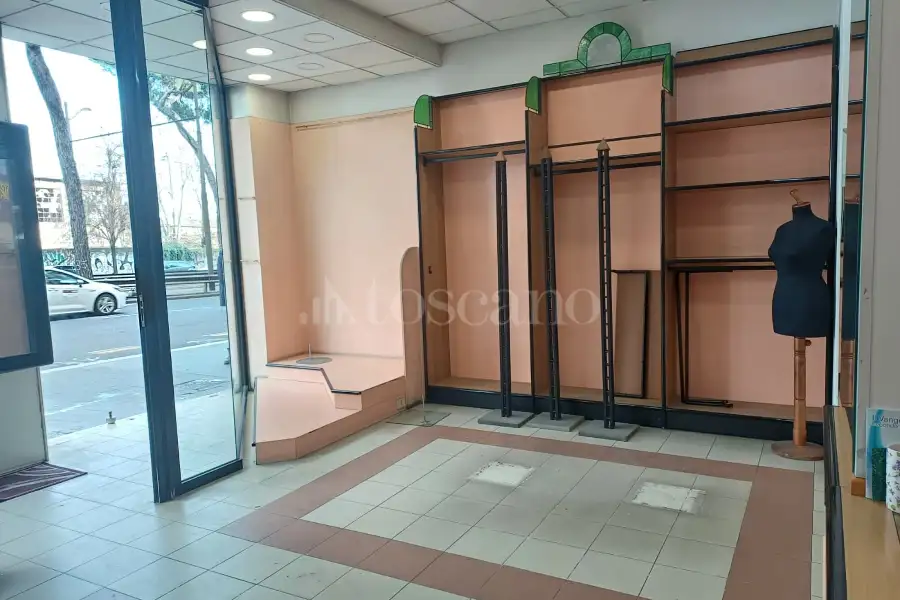 Negozio in vendita di 124 mq a €225.000 (rif. 4/2026)