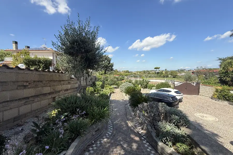 Villa Bifamiliare in vendita di 200 mq a €499.000 (rif. 10/2025)