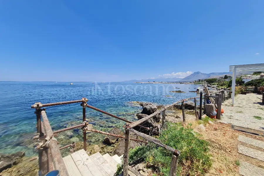 Villa Bifamiliare in vendita di 203 mq a €760.000 (rif. 51/2026)