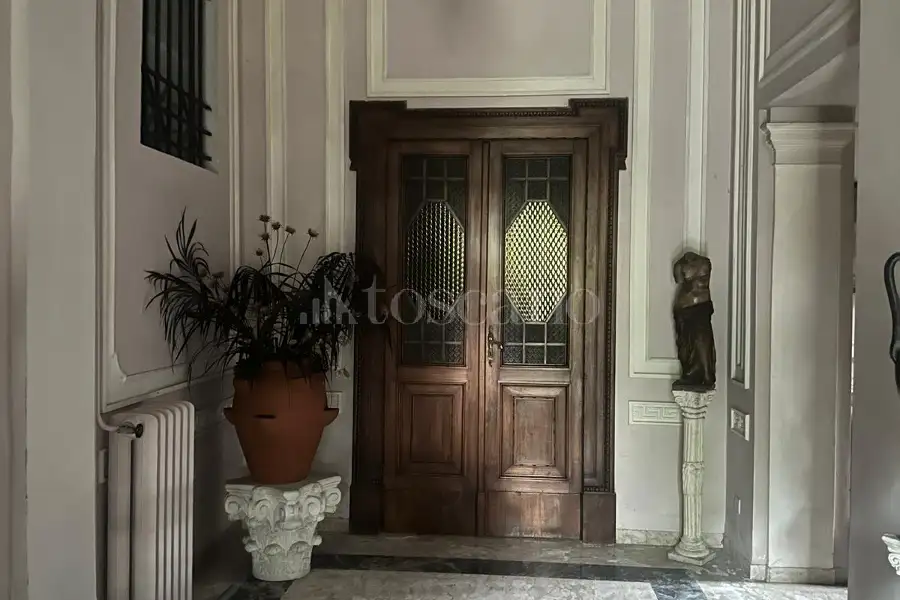 Villa in vendita di 1.000 mq a €2.000.000 (rif. 57/2026)