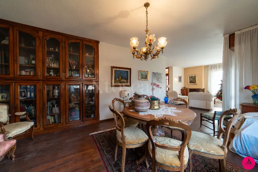 Casa Indipendente in vendita di 370 mq a €380.000 (rif. 8/2026)