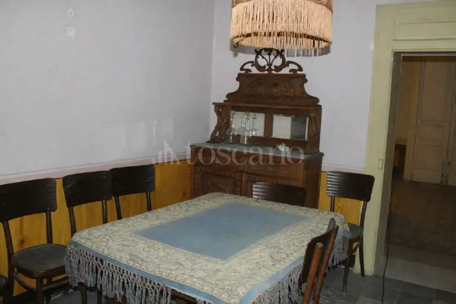 Palazzo in vendita di 300 mq a €140.000 (rif. 3/2026)