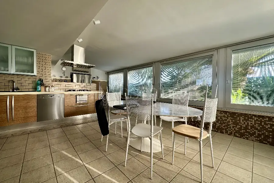Attico in vendita di 180 mq a €389.000 (rif. 76/2026)