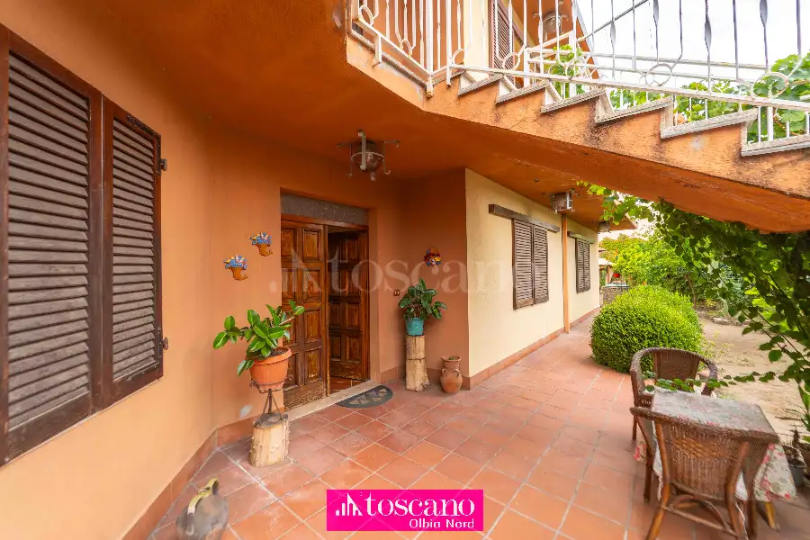 Casa Indipendente in vendita di 400 mq a €300.000 (rif. 72/2025)