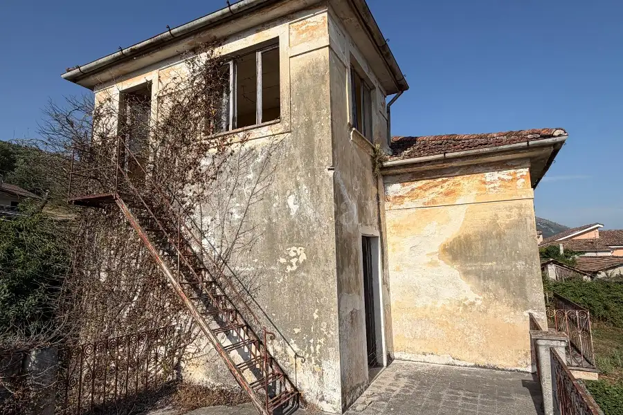 Edificabile Residenziali in vendita di 200 mq a €85.000 (rif. 5/2026)
