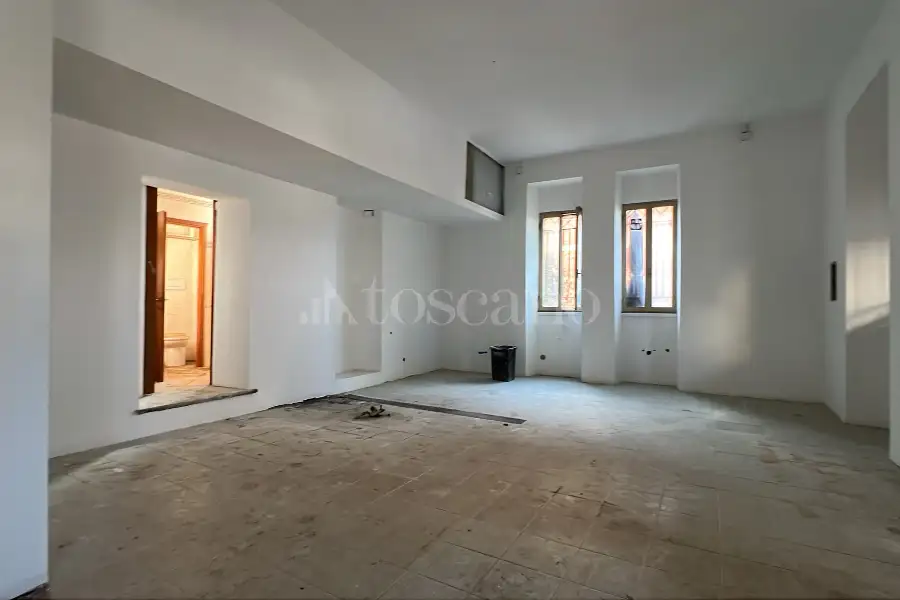 Negozio in vendita di 110 mq a €219.000 (rif. 12/2026)