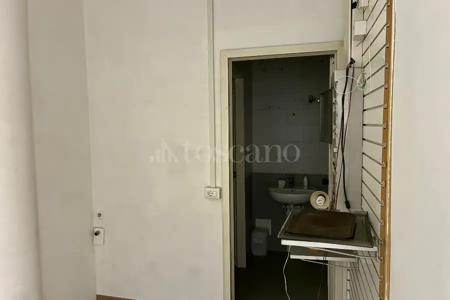 Negozio in affitto di 90 mq a €1.600 (rif. 20/2026)