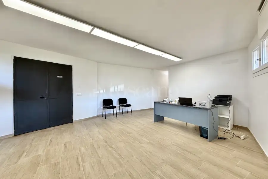 Ufficio in affitto di 100 mq a €900 (rif. 11/2026)