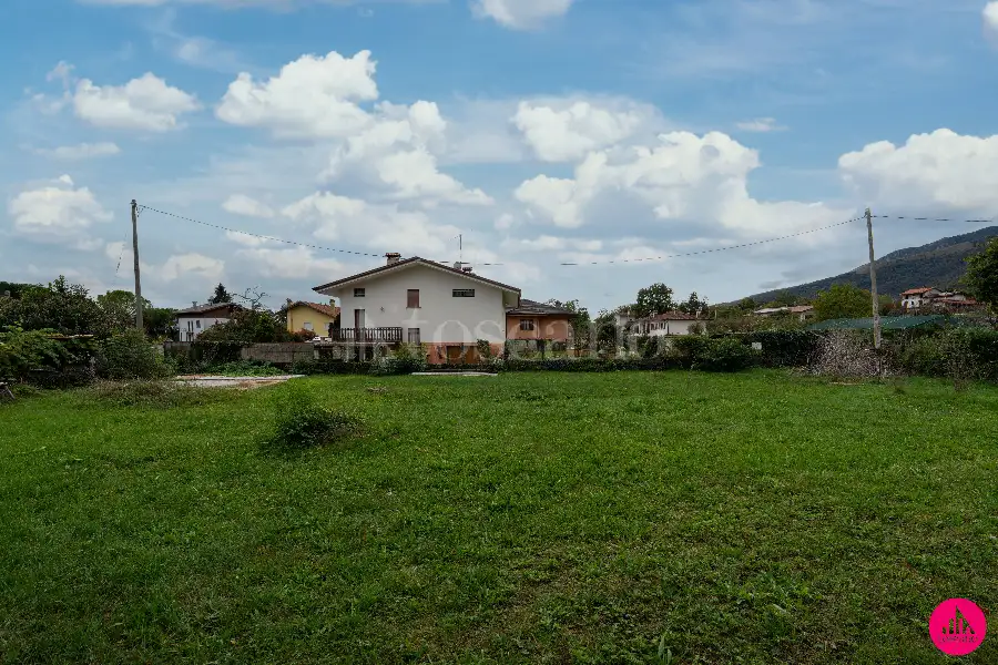 Villa Bifamiliare in vendita di 200 mq a €179.000 (rif. 186/2026)