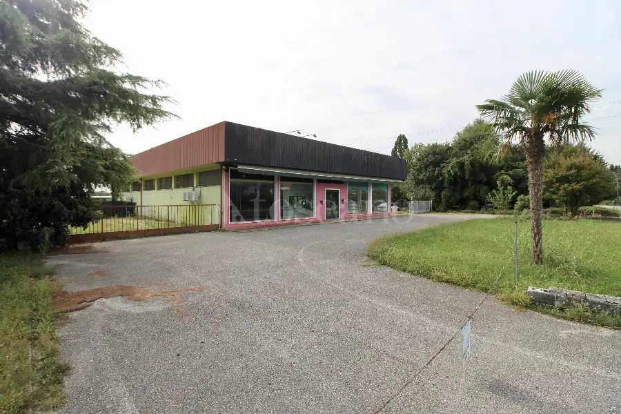 Negozio in vendita di 540 mq a €199.000 (rif. 164/2026)