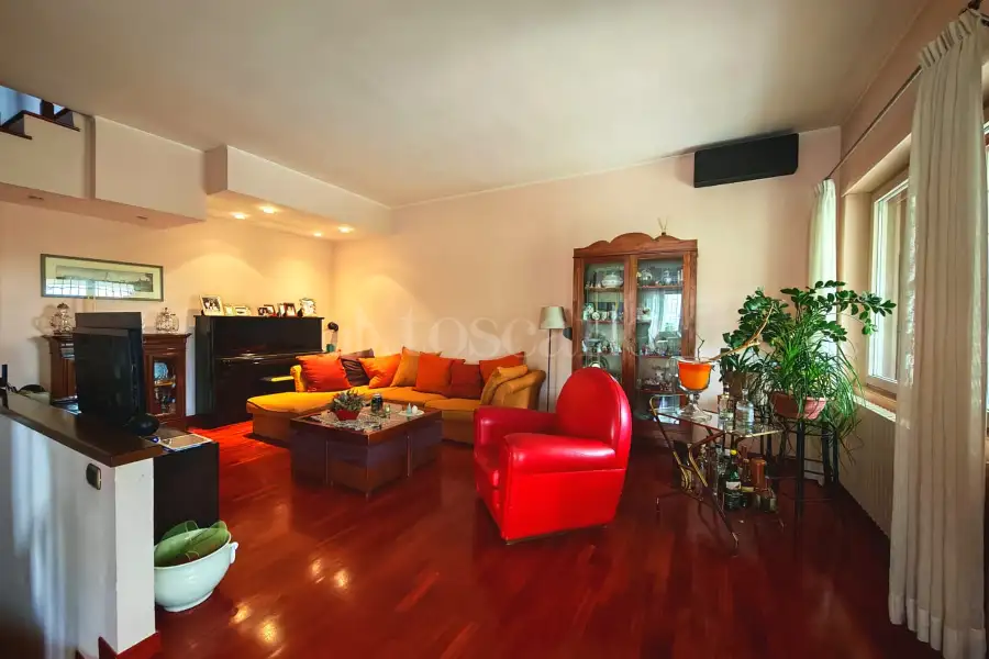 Villa Plurifamiliare in vendita di 250 mq a €699.000 (rif. 36/2025)
