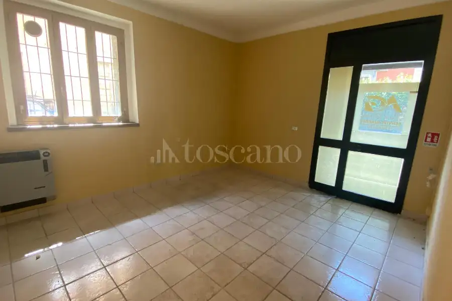 Negozio in affitto di 70 mq a €350 (rif. 169/2026)