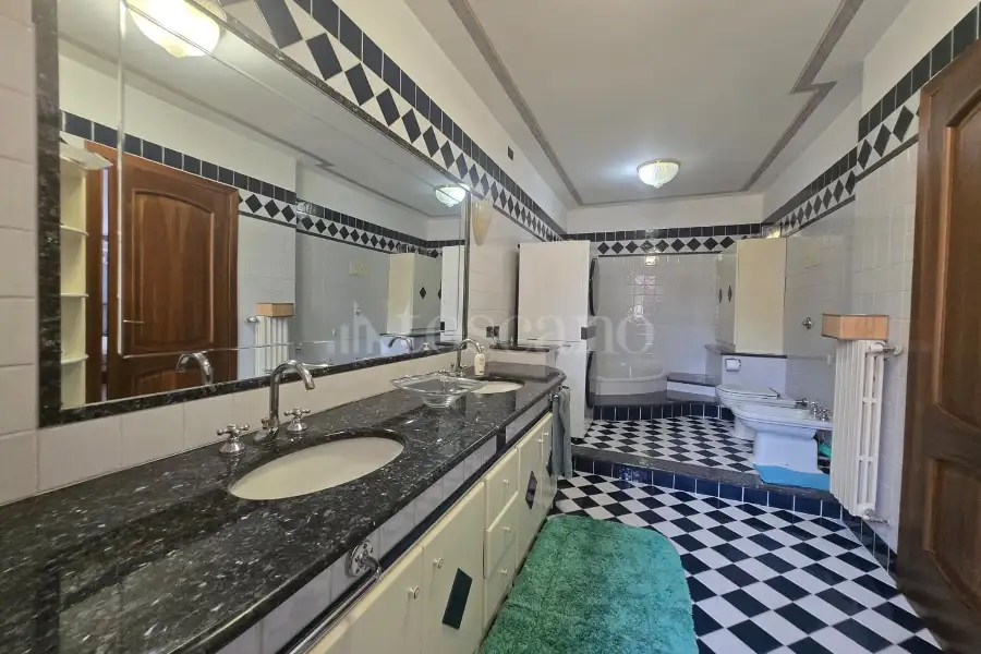 Casa Indipendente in vendita di 410 mq a €615.000 (rif. 40/2025)