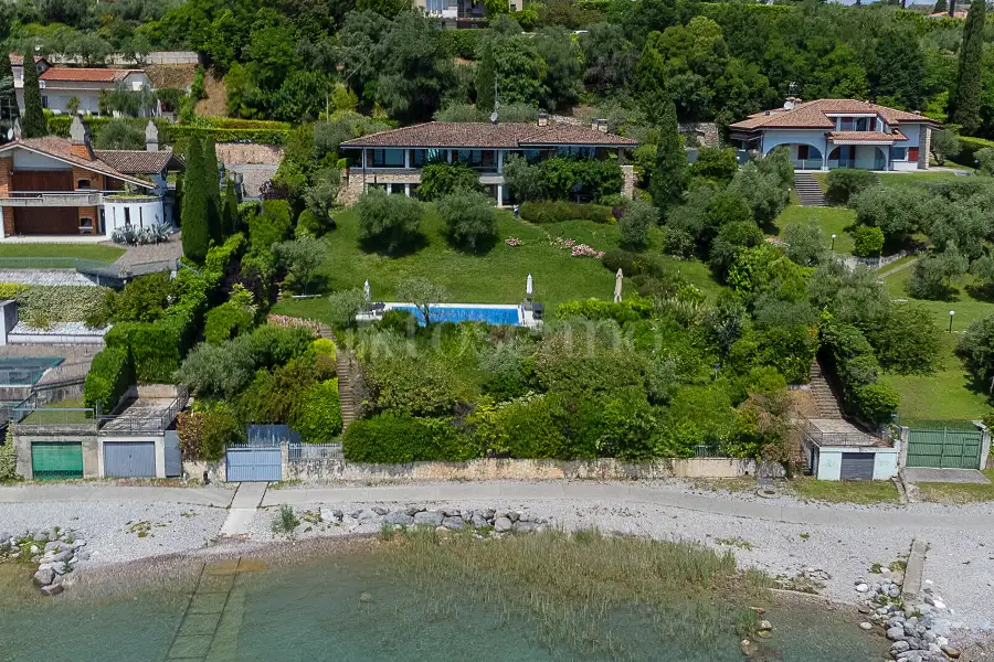 Villa in vendita di 750 mq a €6.400.000 (rif. 30/2024)
