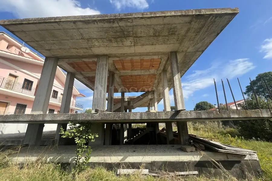 Rustico in vendita di 300 mq a €165.000 (rif. 74/2025)