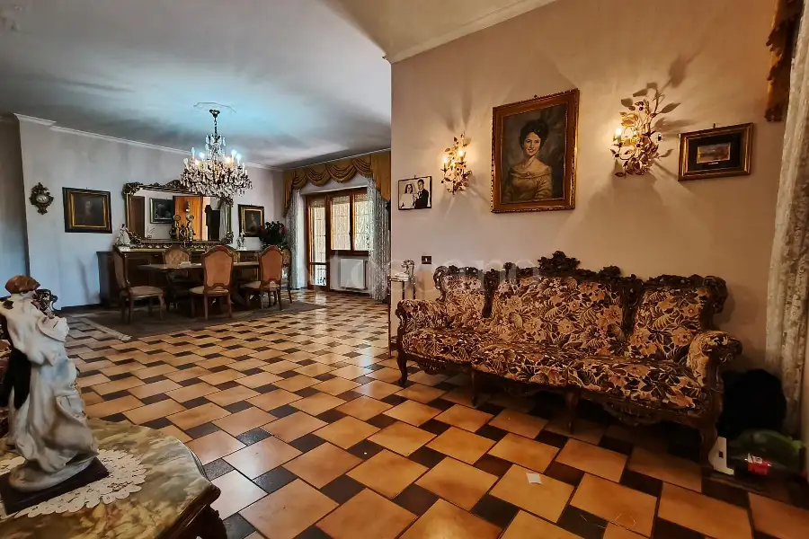 Villa Plurifamiliare in vendita di 270 mq a €485.000 (rif. 51/2026)