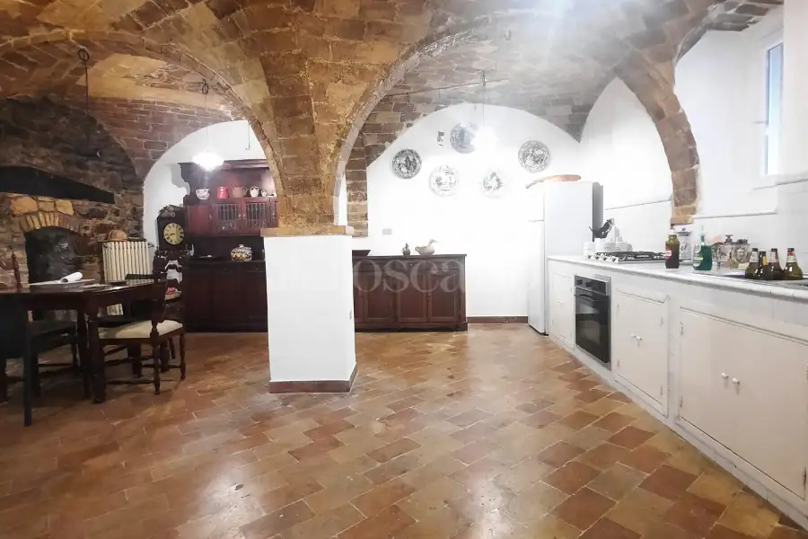 Palazzo in vendita di 200 mq a €165.000 (rif. 5/2026)