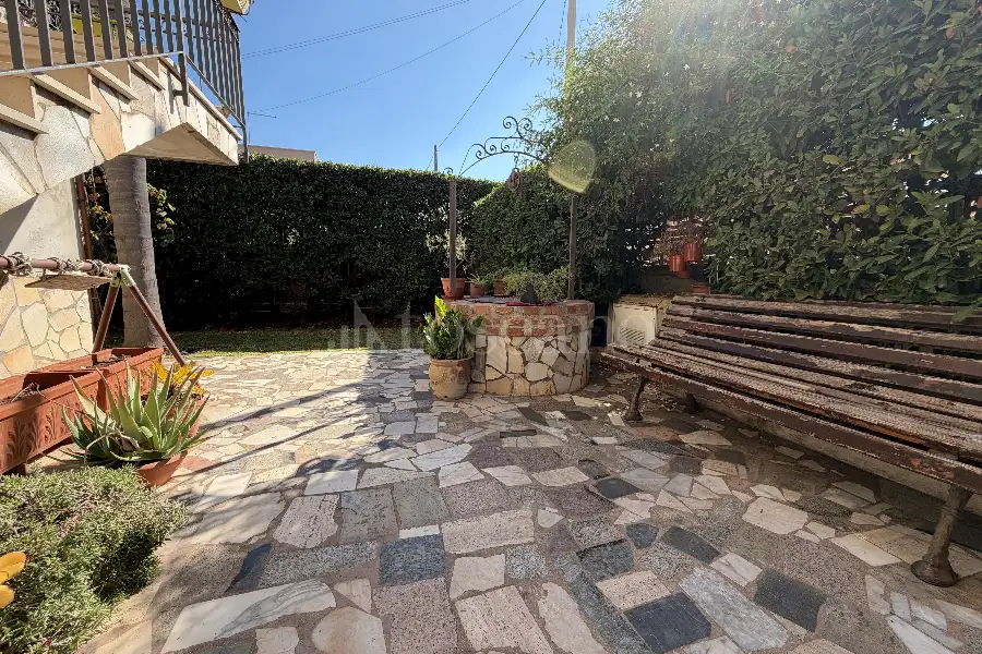 Villa Plurifamiliare in vendita di 400 mq a €399.000 (rif. 137/2026)