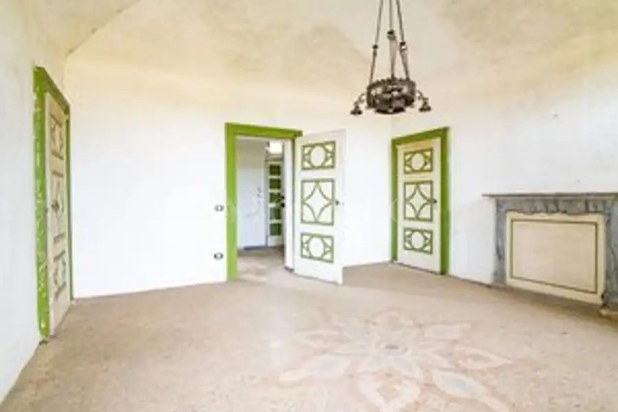 Casale in vendita di 400 mq a €180.000 (rif. 11/2026)