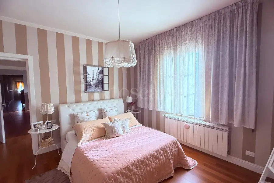 Casale in vendita di 300 mq a €990.000 (rif. 9/2026)