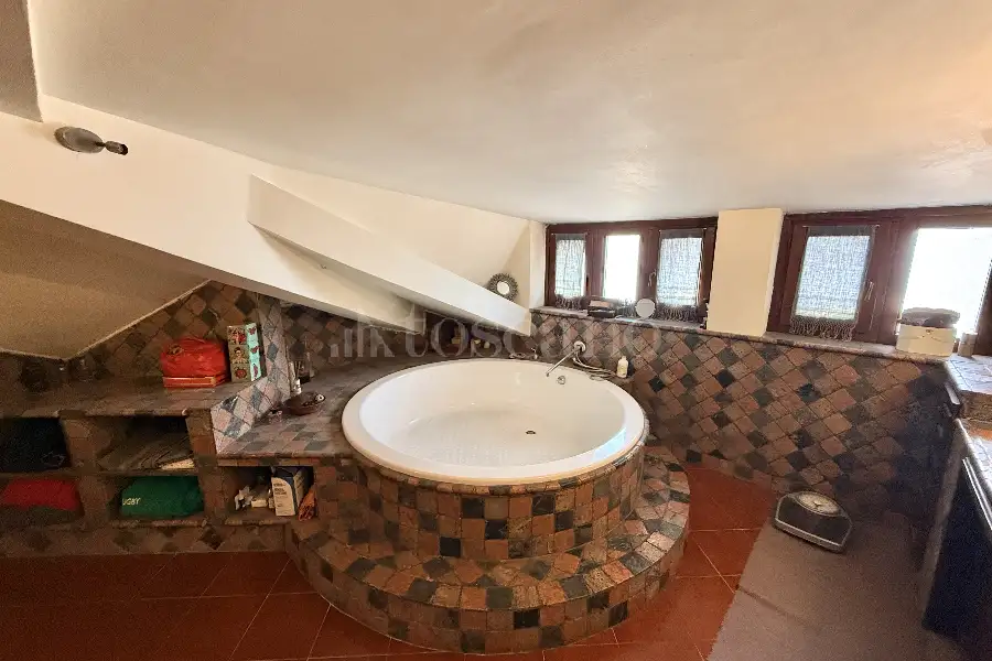 Attico in vendita di 230 mq a €189.000 (rif. 54/2026)