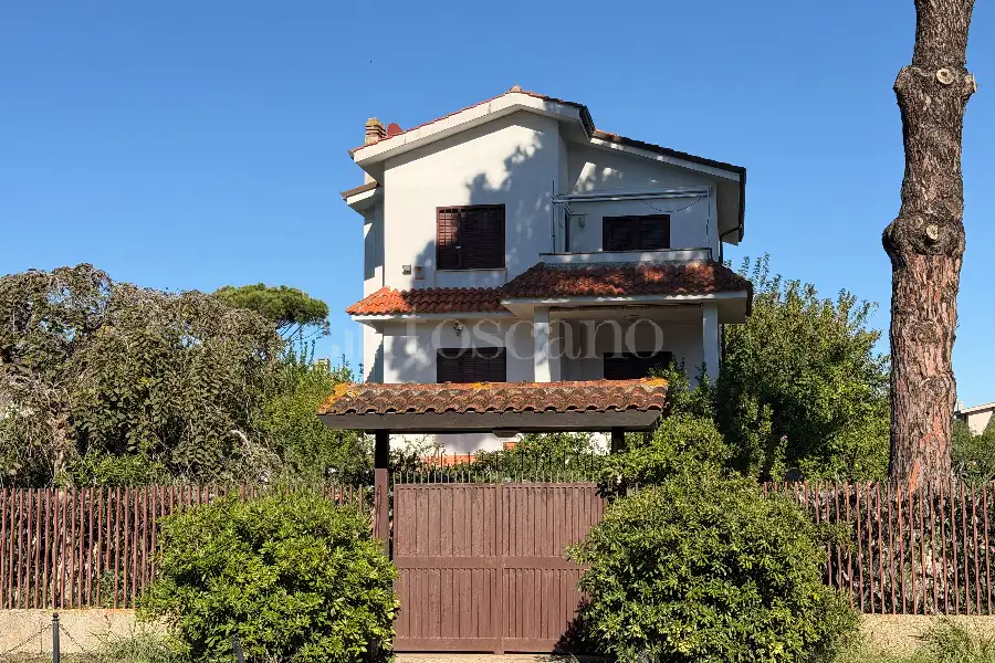 Villa in vendita di 250 mq a €739.000 (rif. 100/2026)