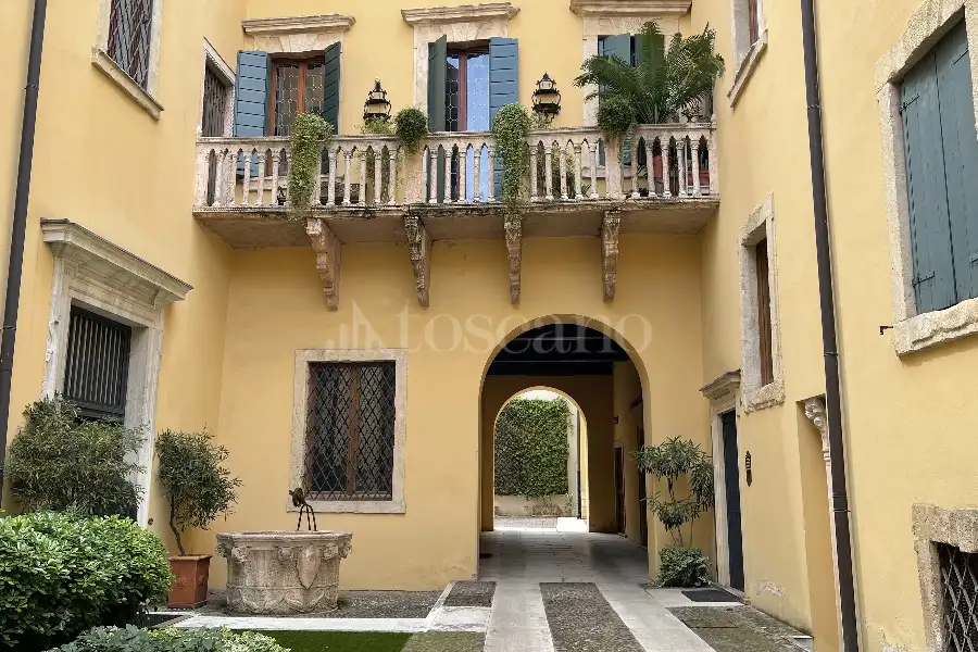 Casa in vendita di 200 mq a €1.800.000 (rif. 16/2024)
