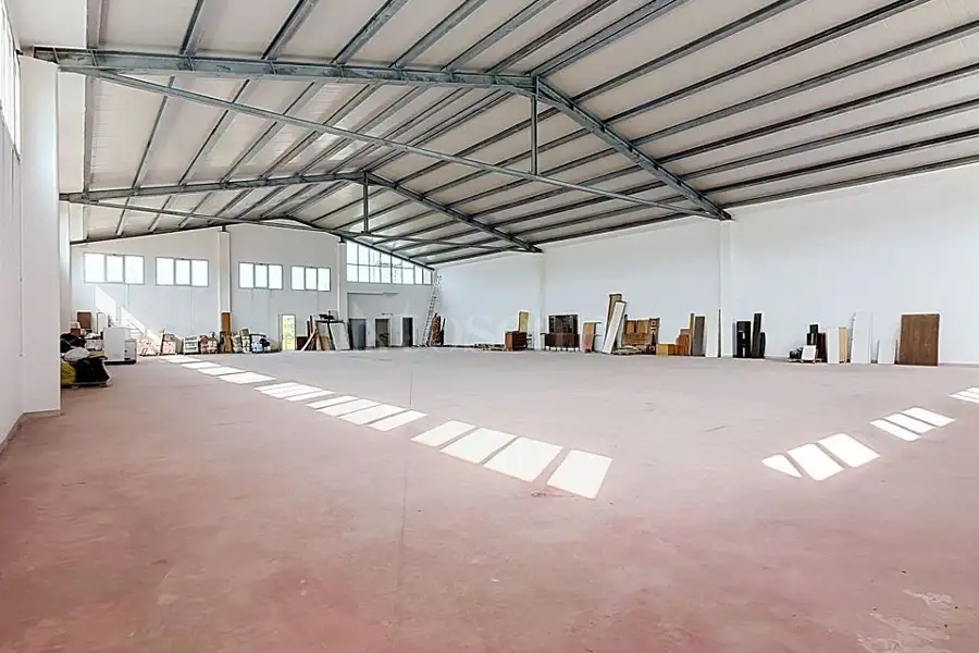 Capannone in vendita di 830 mq a €350.000 (rif. 213/2026)
