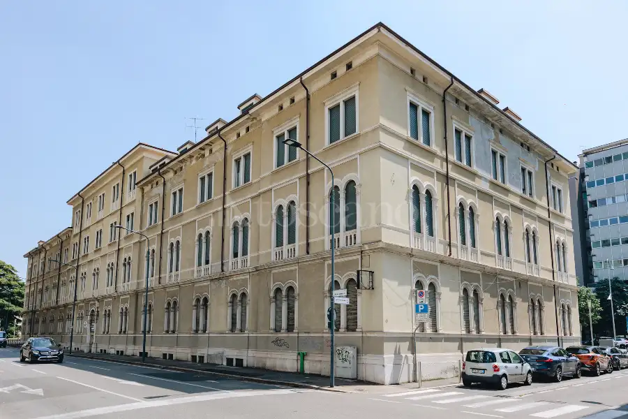 Palazzo in vendita di 7.000 mq trattativa riservata (rif. 21/2025)