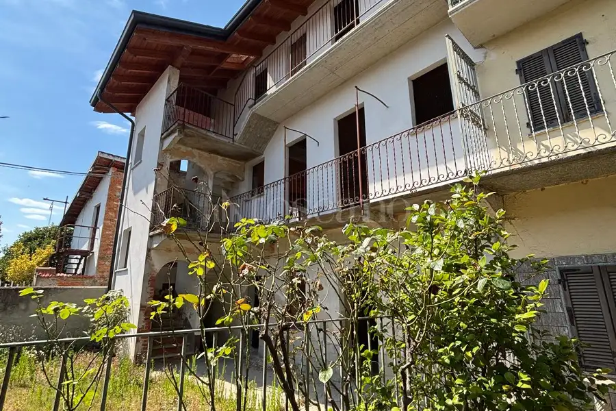 Casale in vendita di 840 mq a €650.000 (rif. 38/2026)