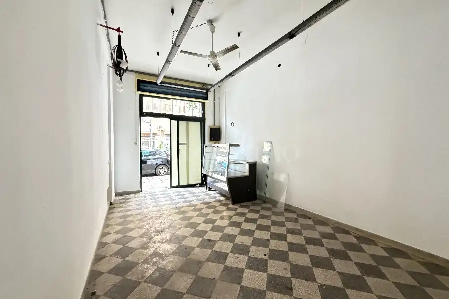 Negozio in affitto di 40 mq a €700 (rif. 41/2026)