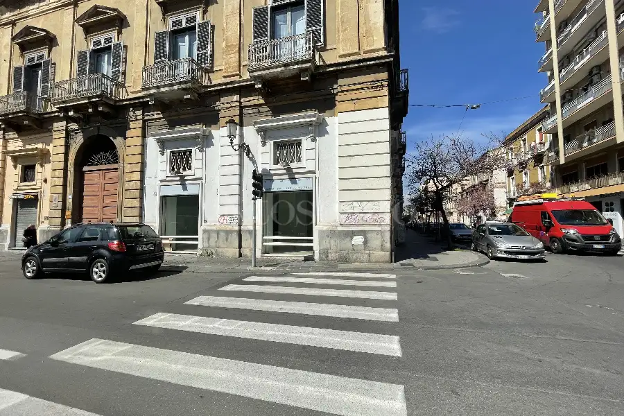 Negozio in affitto di 250 mq a €6.800 (rif. 18/2026)