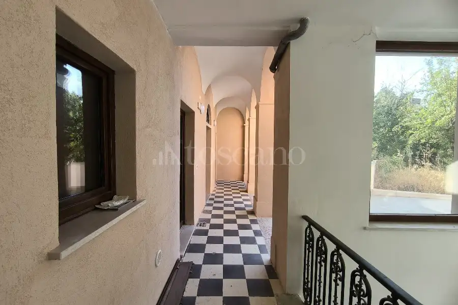 Casa Indipendente in vendita di 300 mq a €450.000 (rif. 32/2026)