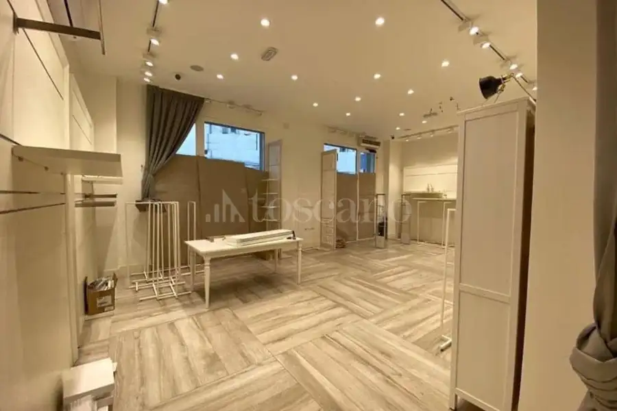 Negozio in vendita di 140 mq a €325.000 (rif. 70/2025)