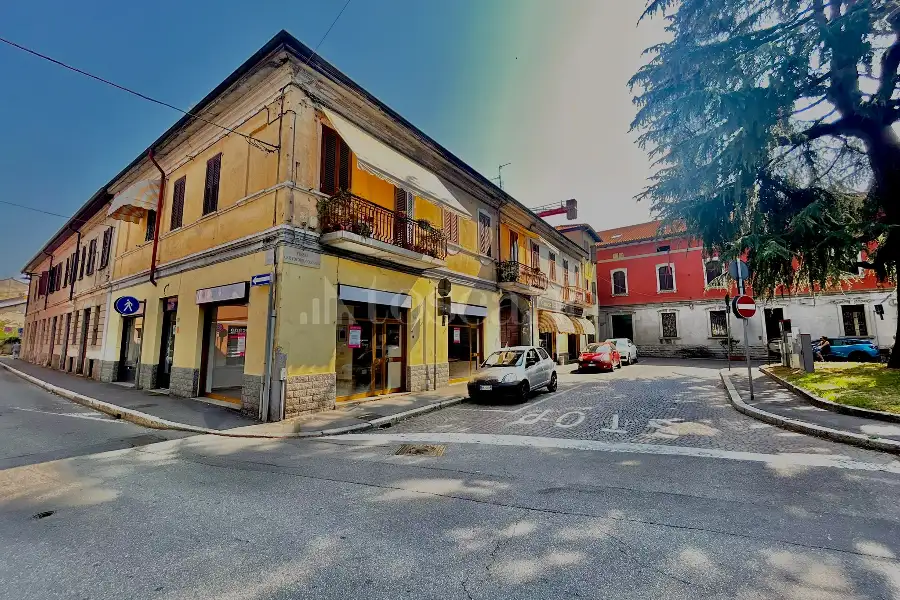 Negozio in affitto di 50 mq a €850 (rif. 20/2026)