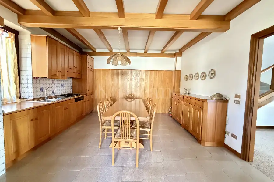 Villa in vendita di 400 mq a €870.000 (rif. 13/2026)