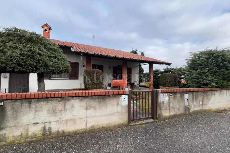 Villa in vendita di 250 mq a €325.000 (rif. 2/2026)