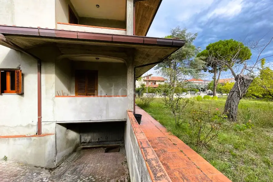 Villa in vendita di 305 mq a €650.000 (rif. 12/2025)