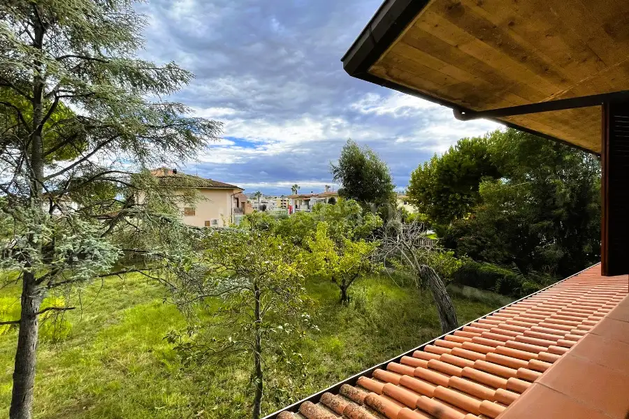 Villa in vendita di 305 mq a €650.000 (rif. 12/2025)