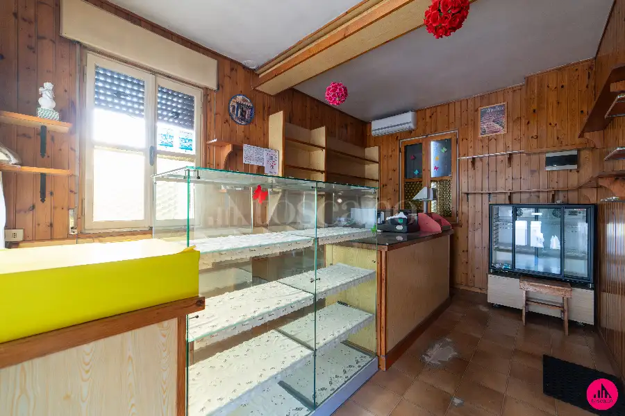 Negozio in vendita di 80 mq a €59.000 (rif. 27/2026)