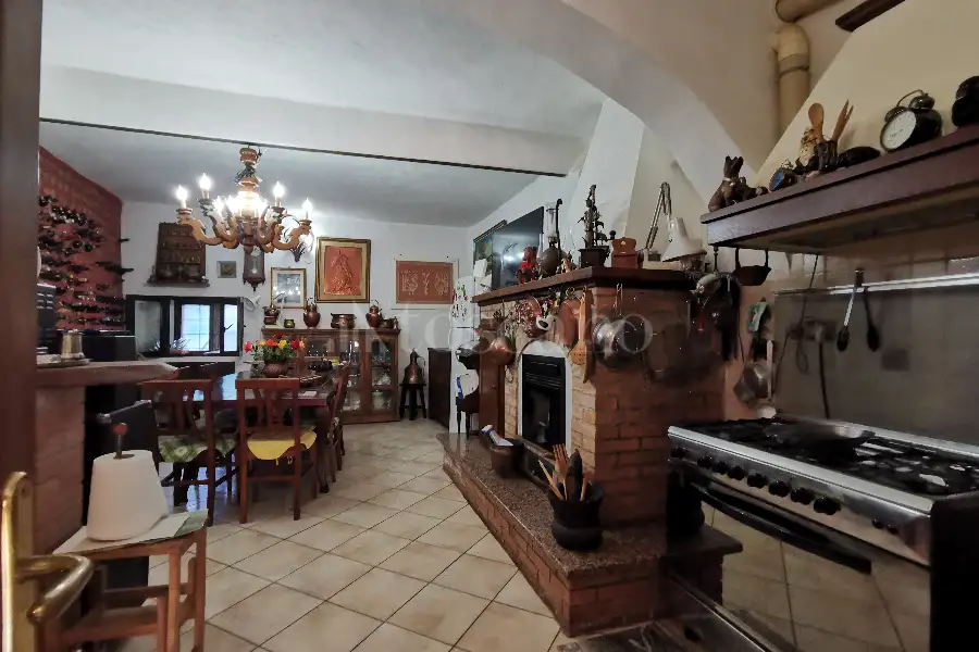 Casa in vendita di 280 mq a €380.000 (rif. 24/2021)
