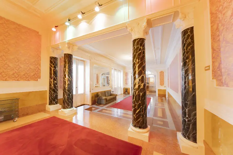 Casa in vendita di 340 mq a €790.000 (rif. 9/2025)
