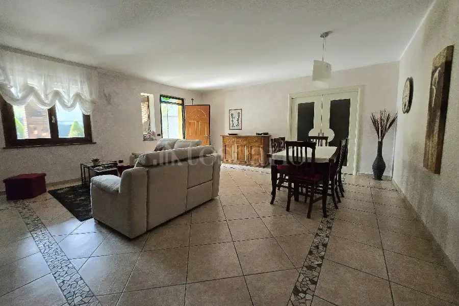 Villa in vendita di 200 mq a €395.000 (rif. 49/2025)