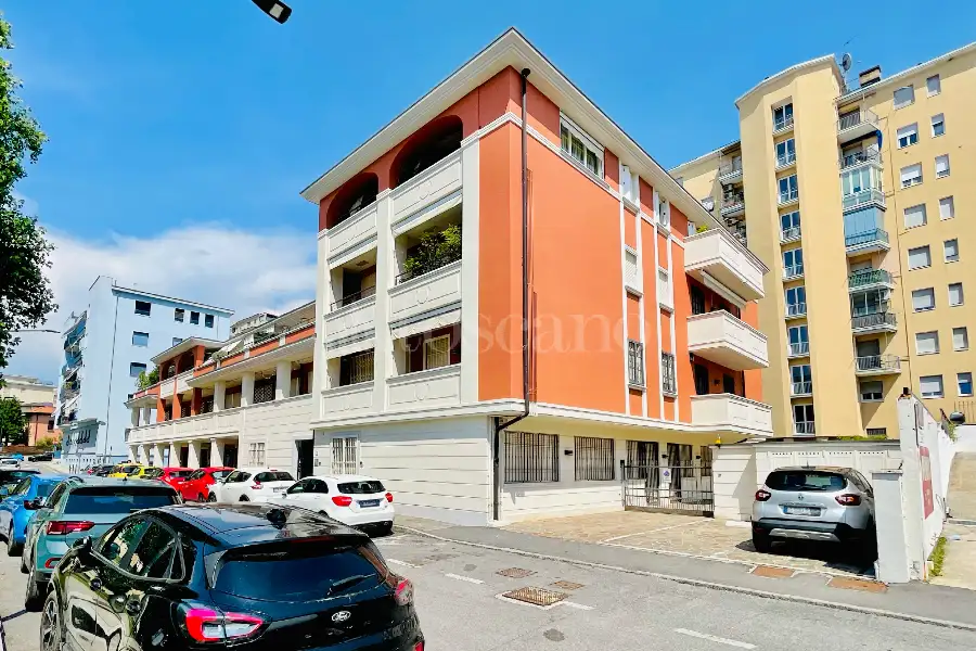 Ufficio in vendita di 300 mq a €650.000 (rif. 48/2026)