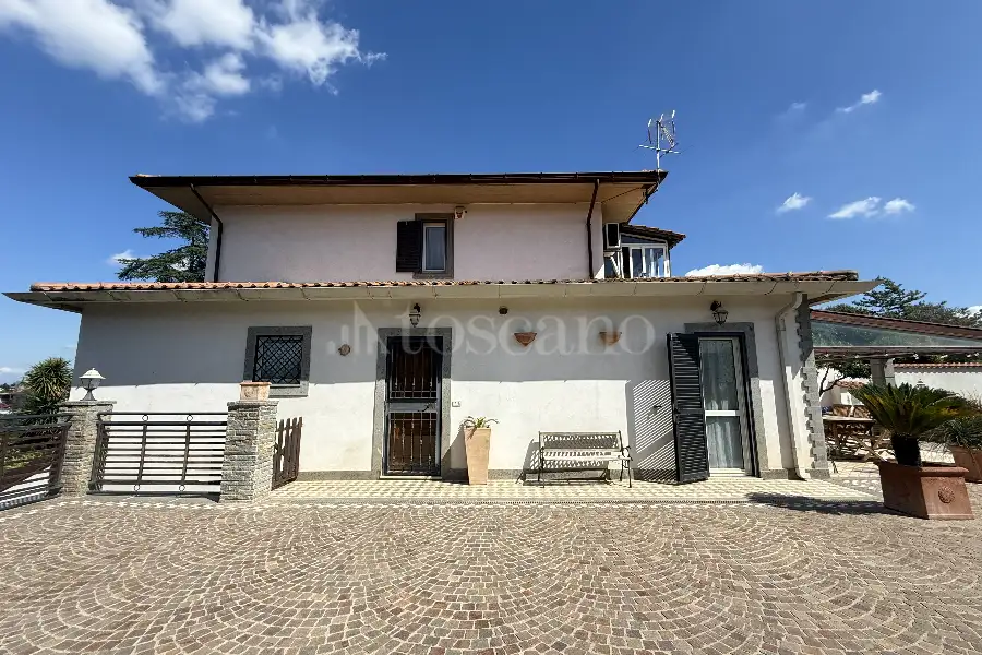 Villa Bifamiliare in vendita di 200 mq a €499.000 (rif. 10/2025)