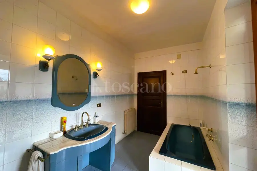 Villa in vendita di 305 mq a €650.000 (rif. 12/2025)
