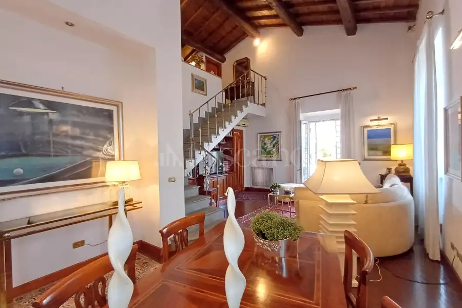 Casale in vendita di 560 mq a €1.250.000 (rif. 3/2026)