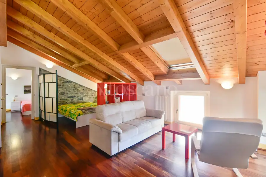 Villa Plurifamiliare in vendita di 400 mq a €3.150.000 (rif. 11/2025)
