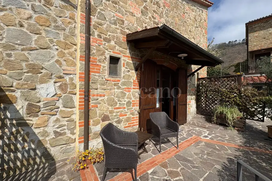 Casale in vendita di 880 mq a €1.080.000 (rif. 22/2025)
